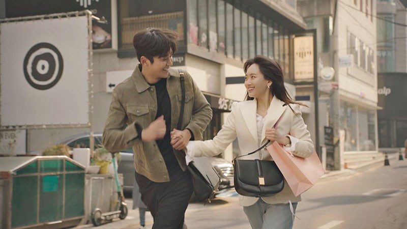 Tiền bối, đừng đánh màu son đó Tiền bối, đừng đánh màu son đó