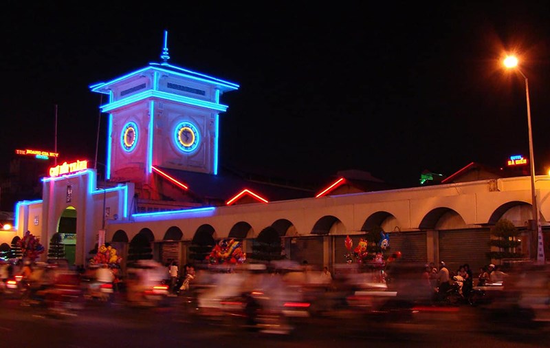 Khung cảnh chợ Bến Thành về đêm Khung cảnh chợ Bến Thành về đêm