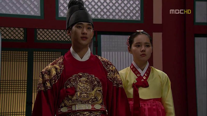 The Moon That Embraces The Sun (Mặt Trăng Ôm Mặt Trời) The Moon That Embraces The Sun (Mặt Trăng Ôm Mặt Trời)