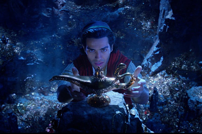 Mena Massoud trong vai Aladdin Mena Massoud trong vai Aladdin