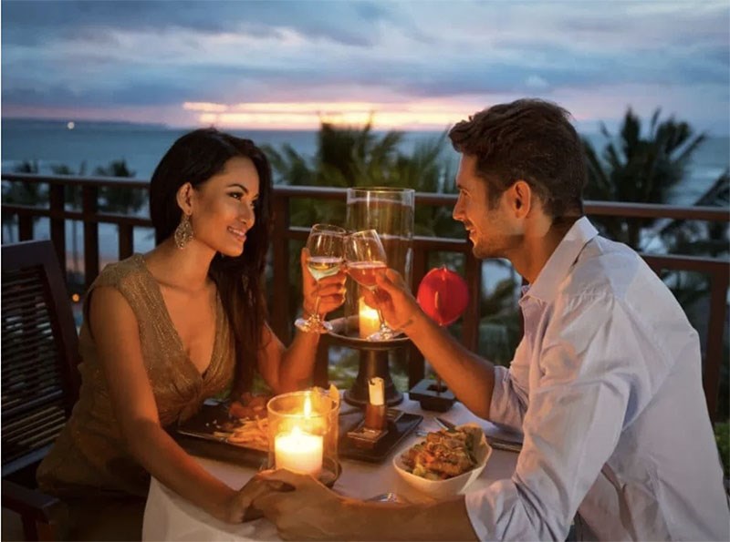 Bữa tối lãng mạn Bữa tối lãng mạn