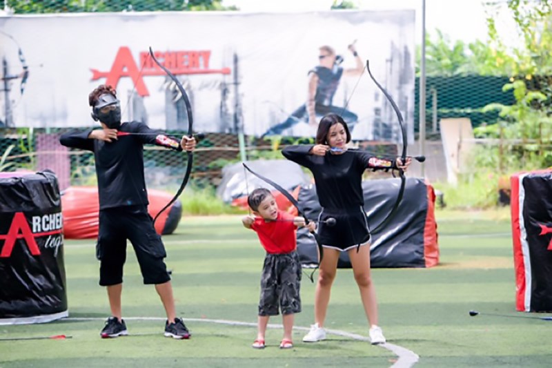 Khu vui chơi bắn cung đối kháng vừa giúp bạn rèn luyện sức khỏe vừa gắn kết tình đồng đội Bắn cung đối kháng là trò chơi phù hợp với mọi lứa tuổi