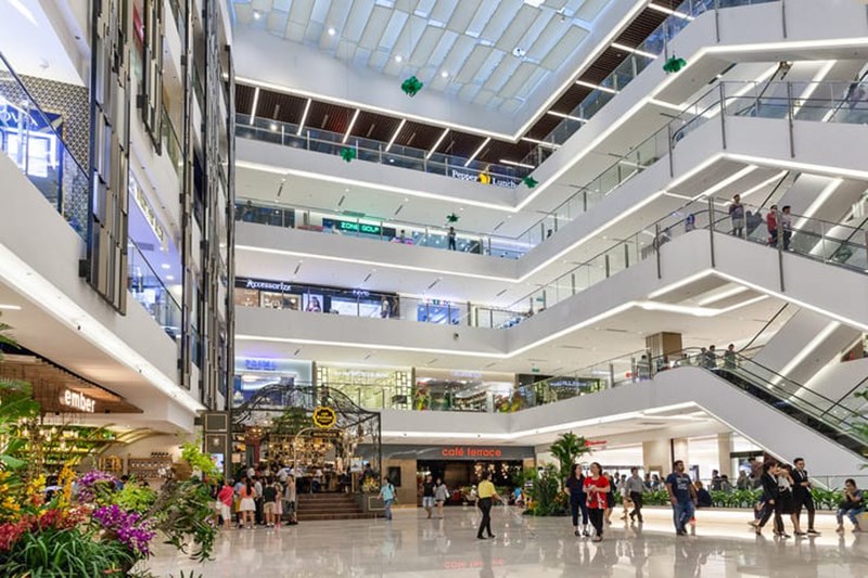 Bên trong Takashimaya có rất nhiều cửa hàng đáp ứng nhu cầu mua sắm của bạn Bên trong Takashimaya có rất nhiều cửa hàng đáp ứng nhu cầu mua sắm của bạn