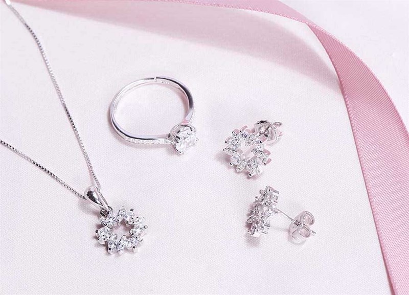 Nữ trang món quà nhỏ nhắn nhưng đầy tinh tế Nữ trang món quà nhỏ nhắn nhưng đầy tinh tế