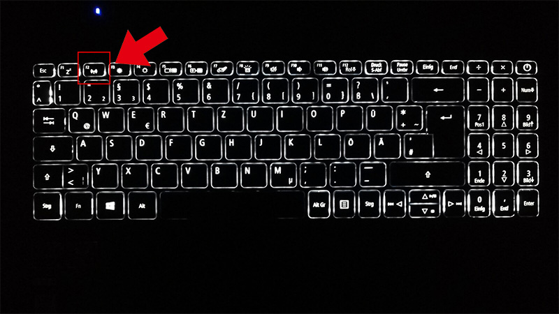 Nhấn giữ phím F2 để truy cập vào BIOS