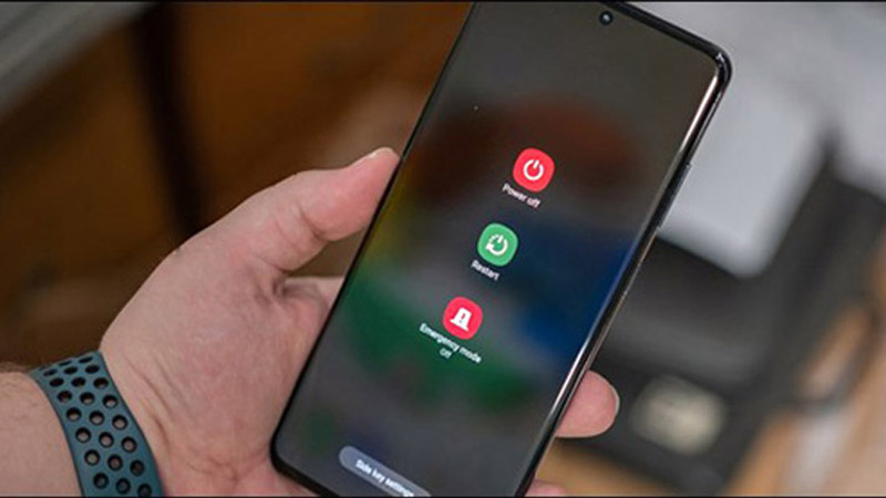 cach-khac-phuc-khi-dien-thoai-android-bi-mat-ung-dung-tin-8-800x450-1 : Khởi động lại điện thoại của bạn