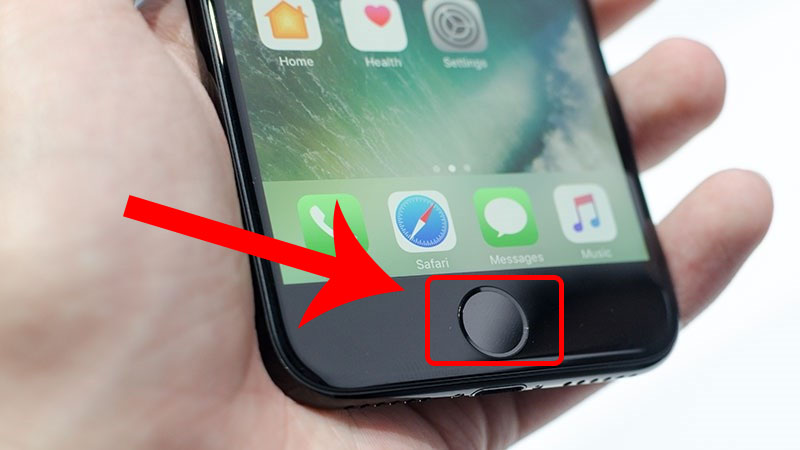 Nhấn giữ nút Home để gọi Siri