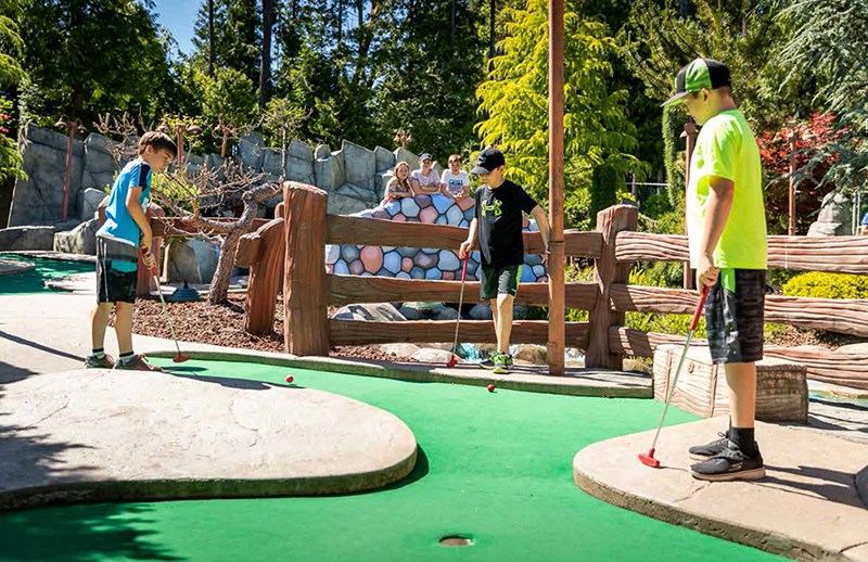 Đánh golf tại công viên Ánh Sáng Đánh golf tại công viên Ánh Sáng