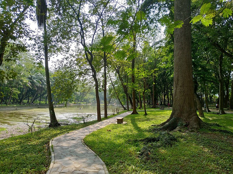 Lối đi bên trong công viên Bách Thảo Lối đi bên trong công viên Bách Thảo