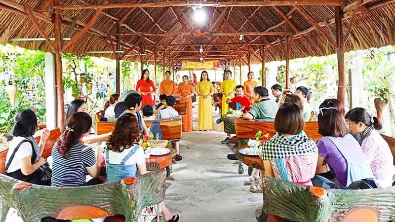 Lắng nghe những tiếng đờn ca tài tử ngọt ngào của miền Tây Lắng nghe những liên khúc đờn ca tài tử ngọt ngào của miền Tây