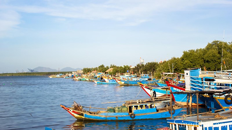 Đảo Thạnh An trong ánh nắng chiều hoàng hôn Đảo Thạnh An trong ánh nắng chiều hoàng hôn