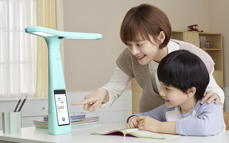 Trẻ nhỏ chỉ có thể tải video thông qua đèn bàn với sự cho phép của phụ huynh