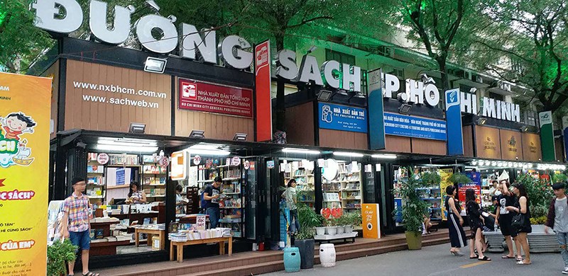 Đường sách Nguyễn Văn Bình với hơn 20 cửa hàng được thiết kế độc đáo Đường sách Nguyễn Văn Bình với hơn 20 cửa hàng được thiết kế độc đáo