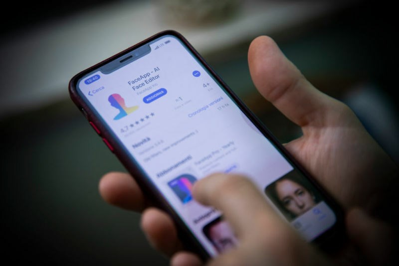 faceapp-co-thuc-su-an-toan-cach-bao-mat-tai-khoan-cua-ban-khi-2-800x534-1 FaceApp có thực sự an toàn không?