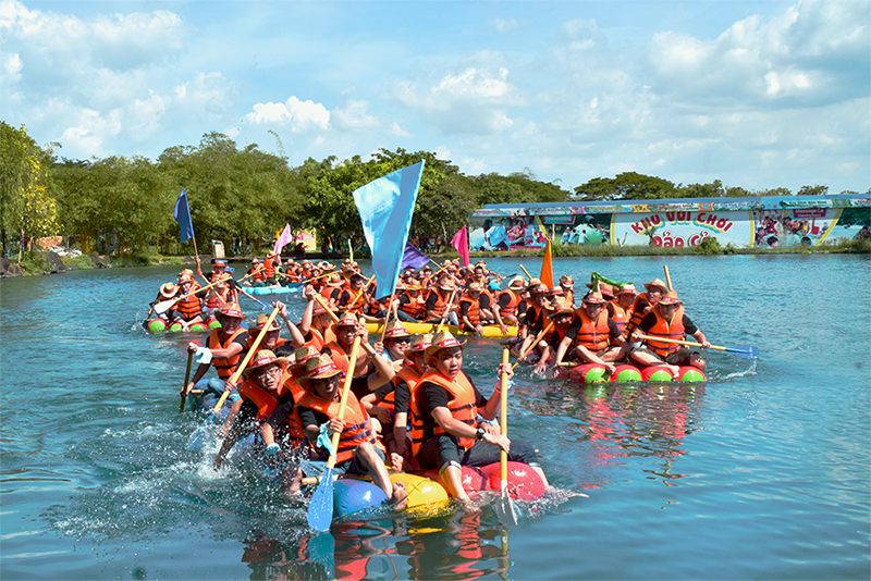Đua thuyền - Teambuilding tại khu du lịch Suối Mơ Đua thuyền - Teambuilding tại khu du lịch Suối Mơ