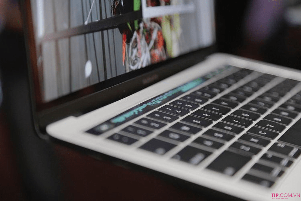 Bàn phím và trackpad của 2 phiên bản macbook pro 2019 2020 như thế nào