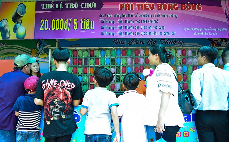 Phóng phi tiêu - trò chơi dân gian Phóng phi tiêu - trò chơi dân gian