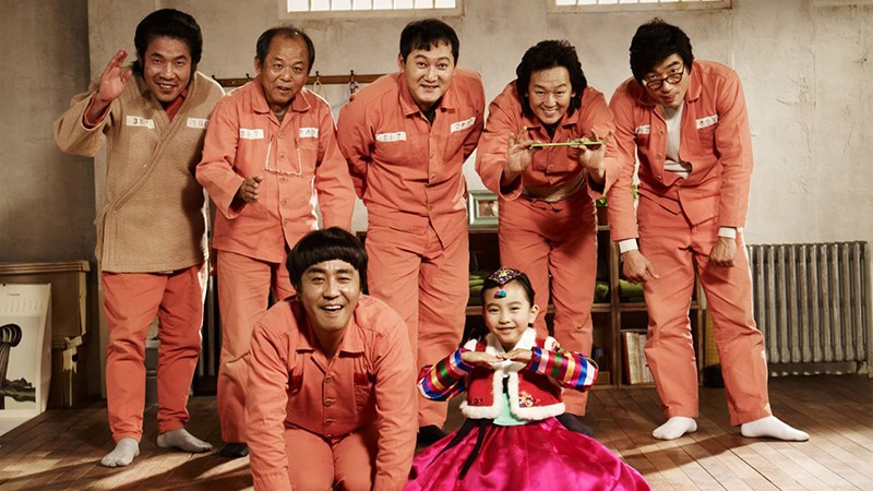 Yong-Goo, Ye-Seung và những người bạn tù trong phòng giam số 7 Yong-Goo, Ye-Seung và những người bạn tù trong phòng giam số 7