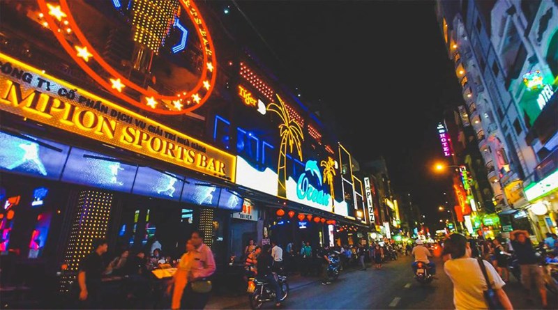 Những quán bar nổi tiếng dọc hai bên phố tây Bùi Viện Những quán bar nổi tiếng dọc hai bên phố tây Bùi Viện