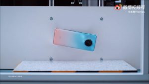 Redmi Note 10 Pro thể hiện độ bền qua màn tra tấn như thời trung cổ