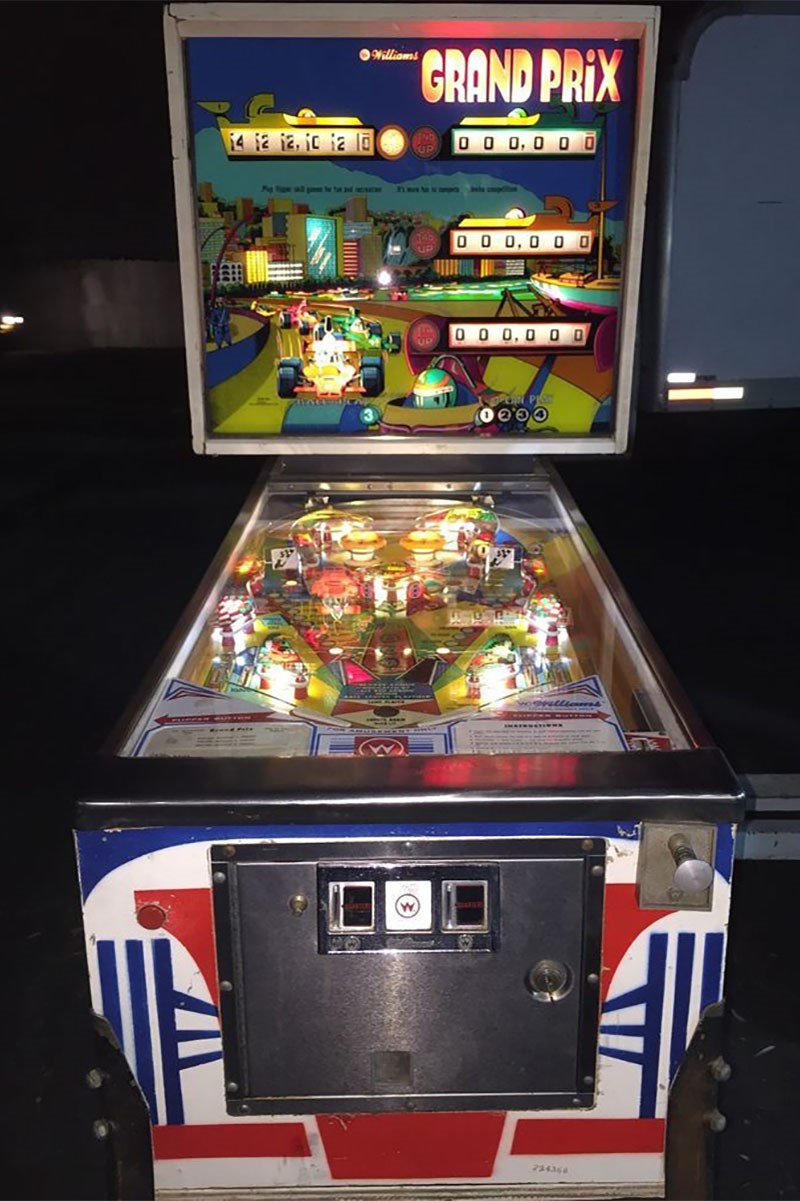 Pinball machines and similar devices Pinball machines and similar devices