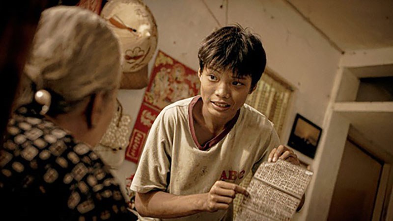 Trần Anh Khoa (vai Ròm) trong phim Ròm của đạo diễn Trần Thanh Huy - Ảnh: CJHK. Trần Anh Khoa (vai Ròm) trong phim Ròm của đạo diễn Trần Thanh Huy - Ảnh: CJHK.