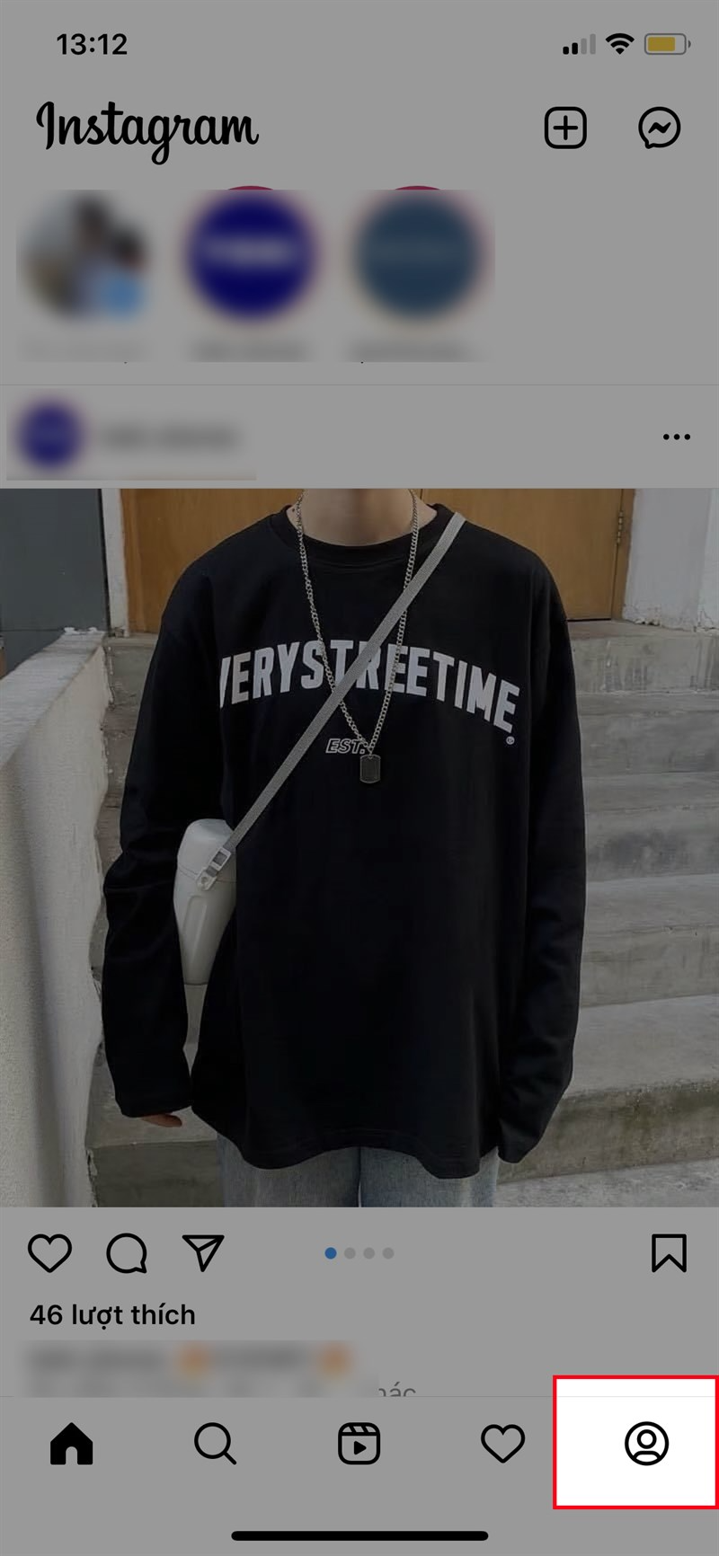 Mở ứng dụng Instagram, nhấn vào biểu tượng ở góc dưới bên phải Mở ứng dụng Instagram, nhấn vào biểu tượng ở góc dưới bên phải