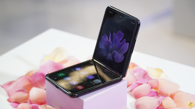 Bộ đôi smartphone màn hình gập Galaxy Z Fold 3 và Galaxy Z Flip 2 sẽ ra mắt sớm hơn dự kiến Bộ đôi smartphone màn hình gập Galaxy Z Fold 3 và Galaxy Z Flip 2 sẽ ra mắt sớm hơn dự kiến