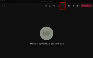 Mở Microsoft Teams trên máy tính, tại phòng học, họp online nhấn vào biểu tượng dấu 3 chấm