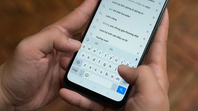Tính năng tiên đoán từ trên Samsung đưa ra gợi ý khi bạn nhập văn bản
