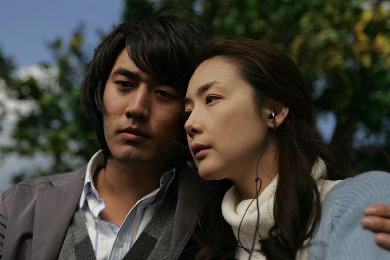 Lee Min Soo (bên trái) và Han Hye Won (bên phải) Lee Min Soo (bên trái) và Han Hye Won (bên phải)