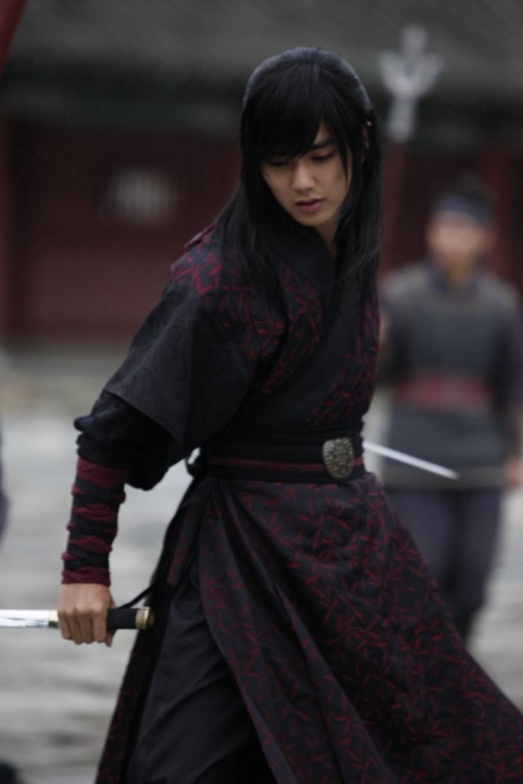 Yoo Seung Ho trong tạo hình chàng sát thủ Yeo Woon Yoo Seung Ho trong tạo hình chàng sát thủ Yeo Woon