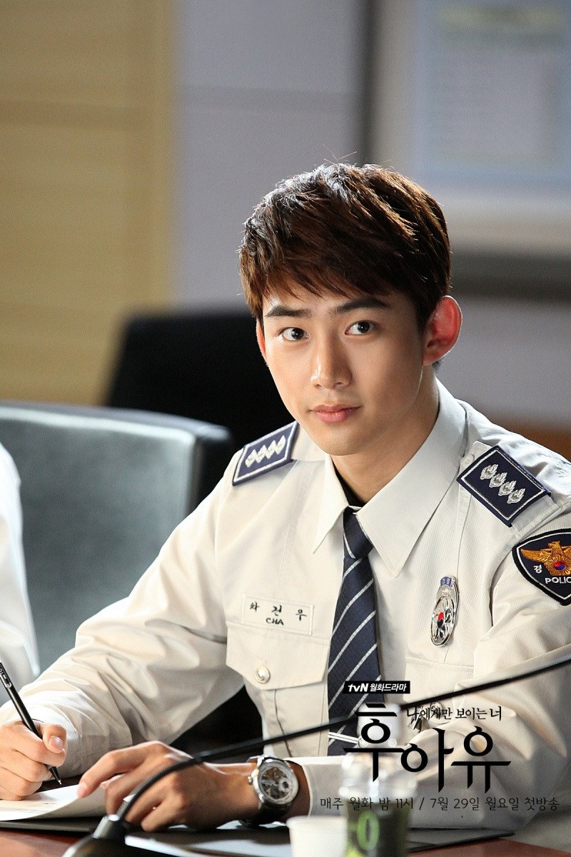 Taecyeon trong tạo hình cảnh sát Taecyeon trong tạo hình cảnh sát