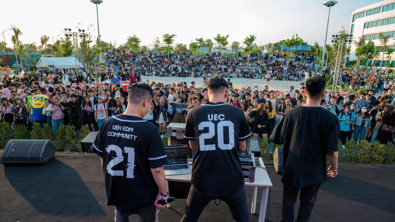 UEH EDM COMMUNITY một trong những cộng đồng EDM nổi bật tại miền Nam UEH EDM COMMUNITY một trong những cộng đồng EDM nổi bật tại miền Nam