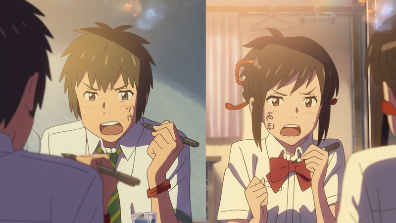 Taki và Mitsuha bối rối khi nhận ra đã bị hoán đổi linh hồn Taki và Mitsuha bối rối khi nhận ra đã bị hoán đổi linh hồn