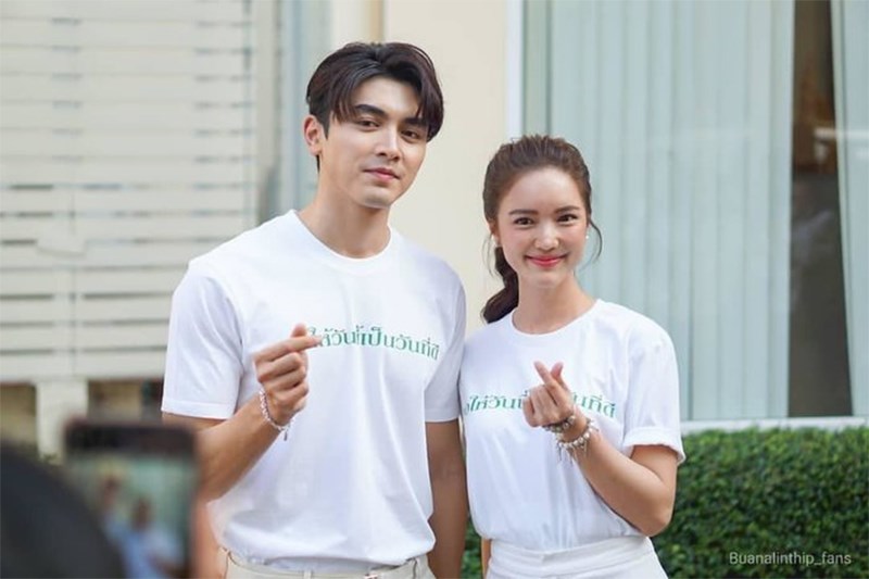 Cặp đôi Pon Nawasch (Alan) và Bua Nalinthip (Prao Mook) Cặp đôi Pon Nawasch (Alan) và Bua Nalinthip (Prao Mook)