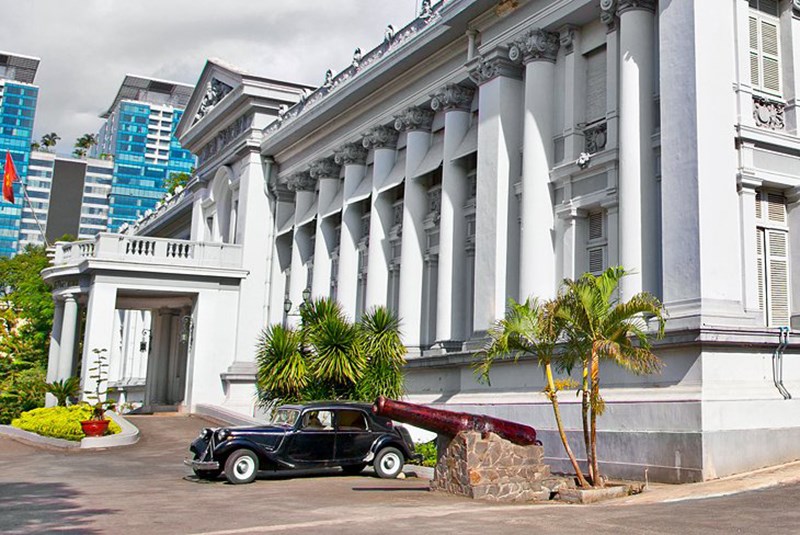 Mặt trước của bảo tàng thành phố Hồ Chí Minh Mặt trước của bảo tàng thành phố Hồ Chí Minh