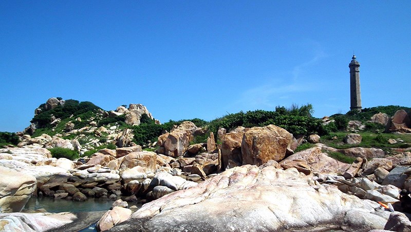 Vườn đá kỳ lạ tại mũi Kê Gà giữa biển Vườn đá kỳ lạ tại mũi Kê Gà giữa biển