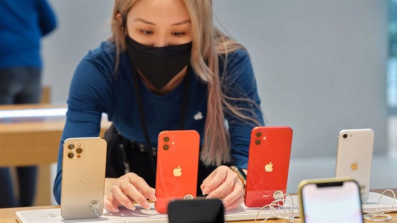 Mặc Covid, Apple vẫn ăn nên làm ra với doanh thu iPhone tăng kỷ lục, tới 50% so với năm trước Mặc Covid, Apple vẫn ăn nên làm ra với doanh thu iPhone tăng kỷ lục, tới 50% so với năm trước