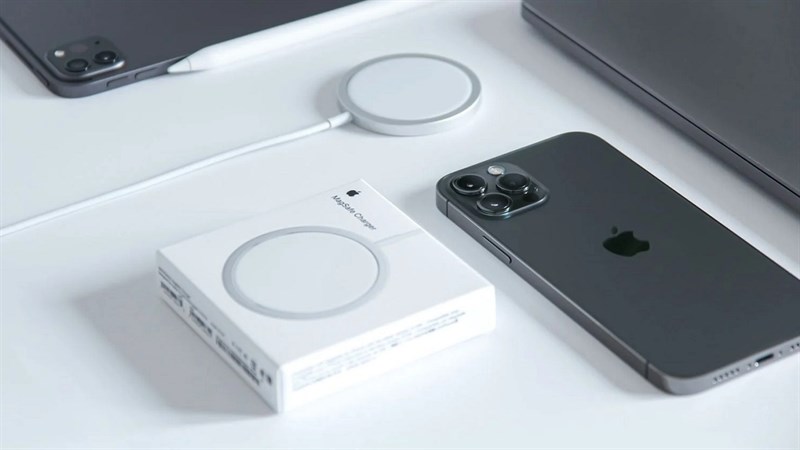Không chỉ có notch nhỏ gọn, cấu hình mạnh mẽ và camera nâng cấp mà iPhone 13 còn đi kèm với bộ sạc nhanh hơn Không chỉ có notch nhỏ gọn, cấu hình mạnh mẽ và camera nâng cấp mà iPhone 13 còn đi kèm với bộ sạc nhanh hơn