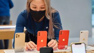 Mặc Covid, Apple vẫn ăn nên làm ra với doanh thu iPhone tăng kỷ lục, tới 50% so với năm trước