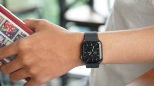 Apple Watch không bật khi nâng cổ tay lên là một trong những vấn đề phổ biến với người dùng