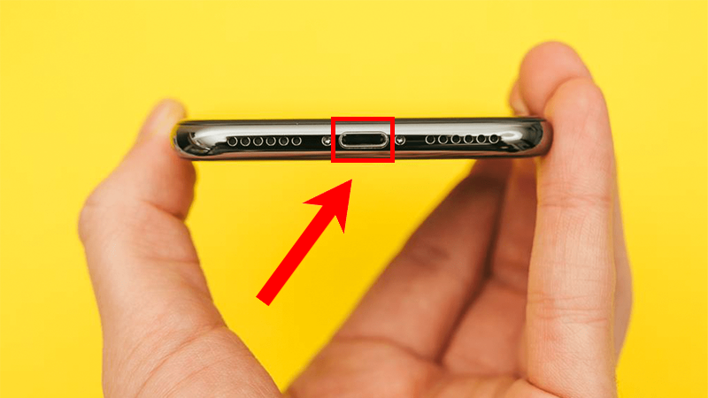Cần thường xuyên vệ sinh cổng sạc Lightning
