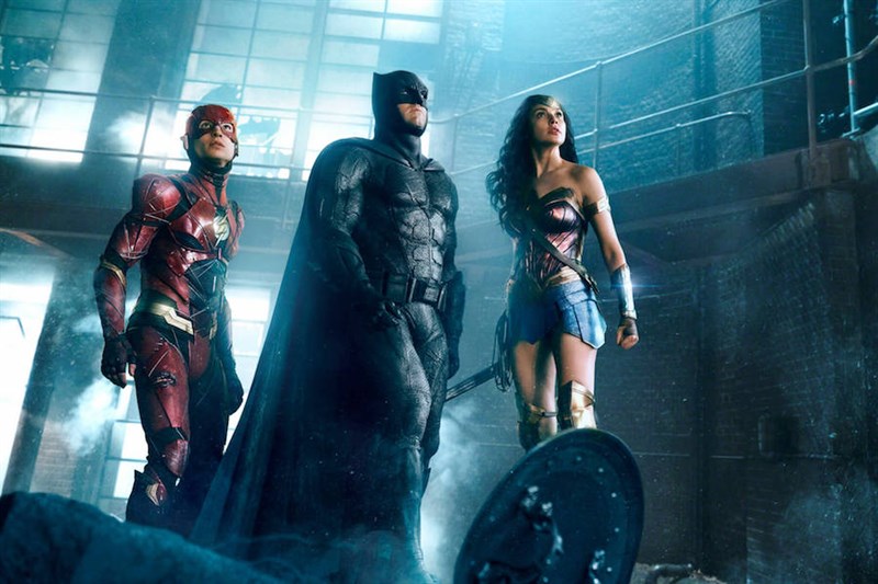 The Flash, Batman, Wonder Woman (từ trái qua) The Flash, Batman, Wonder Woman (từ trái qua)