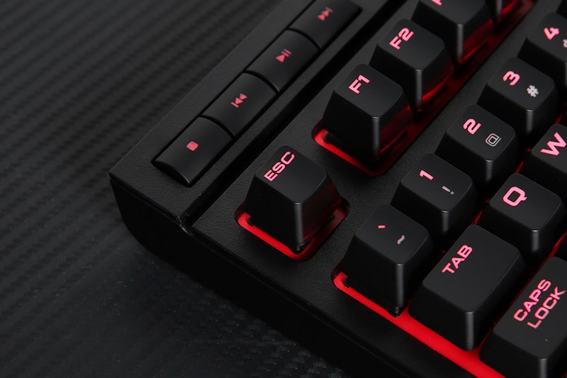 Corsair K63 được trang bị dàn phím trợ năng vô cùng tiện lợi Corsair K63 được trang bị dàn phím trợ năng vô cùng tiện lợi