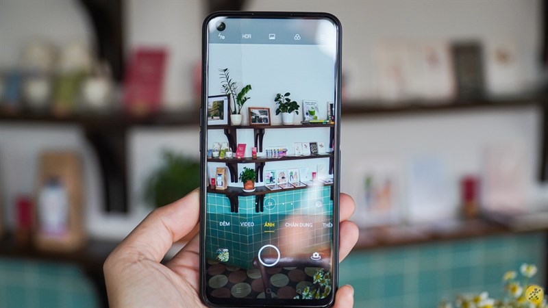Chụp ảnh và quay phim liên tục khiến máy bị nóng lên
