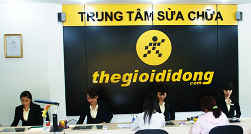 Mang điện thoại đi kiểm tra, sửa chữa