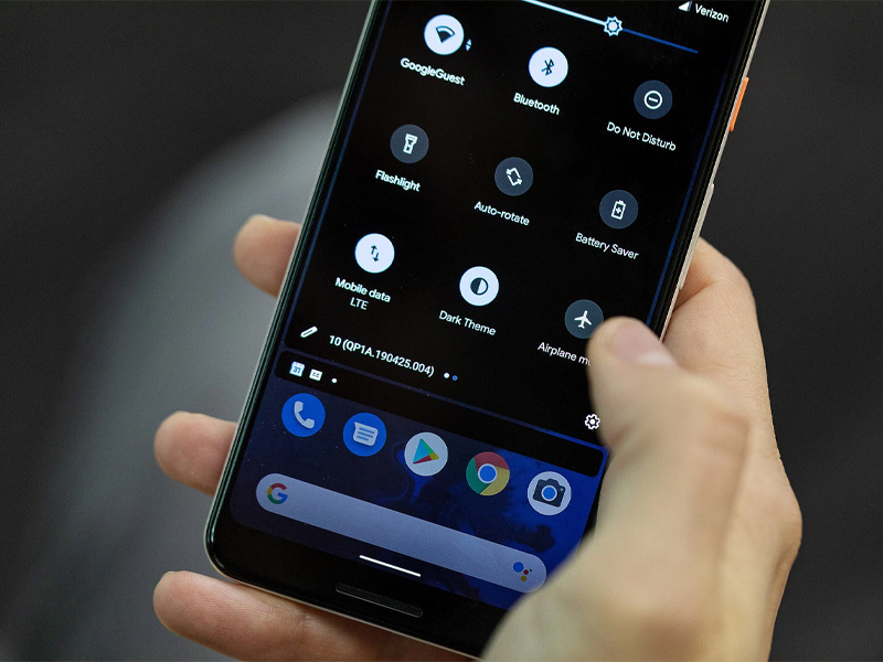 Kích hoạt chế độ Dark Mode từ thanh thông báo