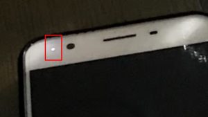 Chấm đỏ trên điện thoại có thể là đèn LED