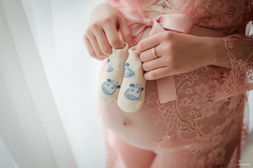 chup-hinh-ba-bau-juro-1024x682-1 Cách tạo dáng đơn giản, đáng yêu mẹ bầu có thể tham khảo